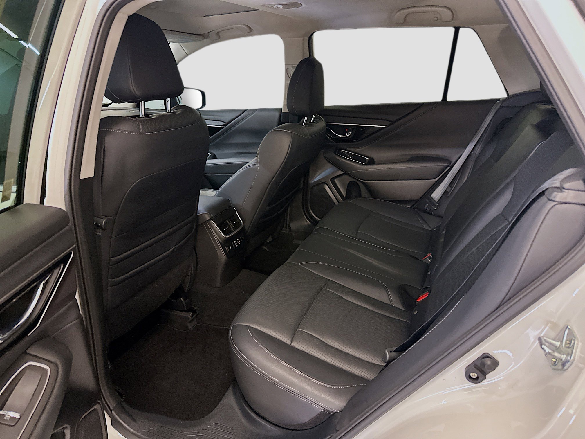 Used 2023 Subaru Outback Touring XT AWD/4WD image 30