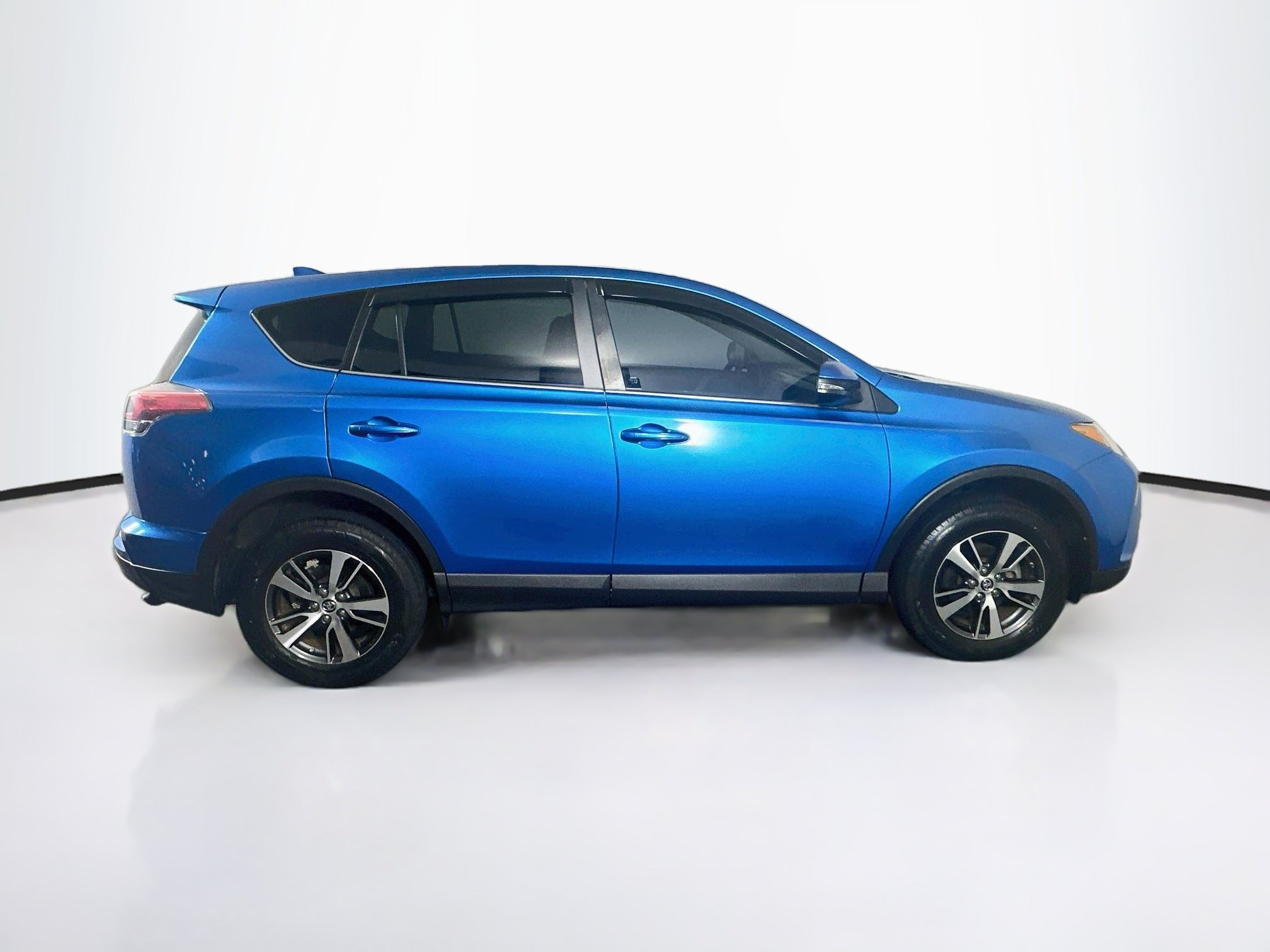 Used 2018 Toyota RAV4 XLE FWD image 10