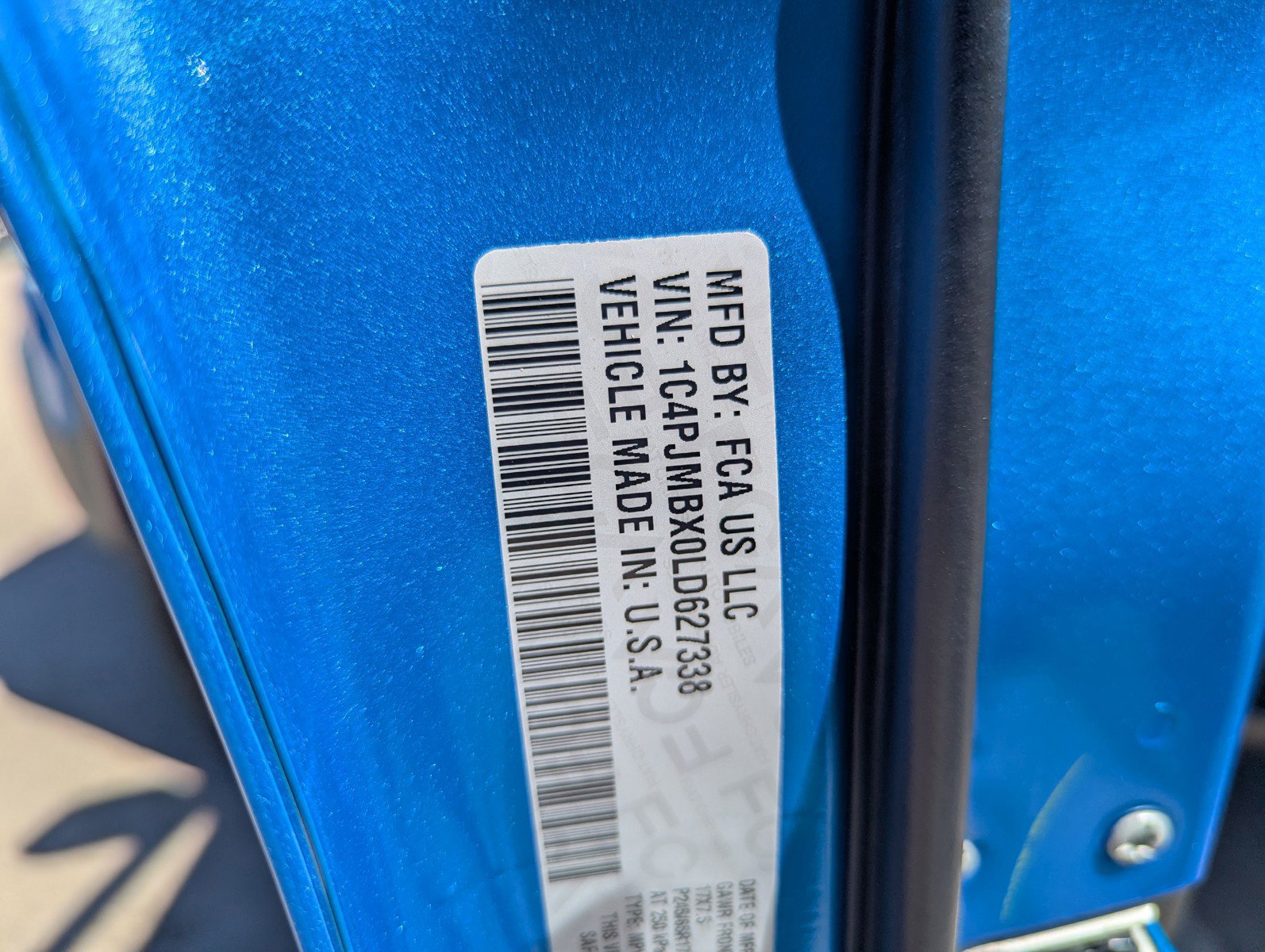 Used 2020 Jeep Cherokee Trailhawk w/ Cold Weather Group image 34