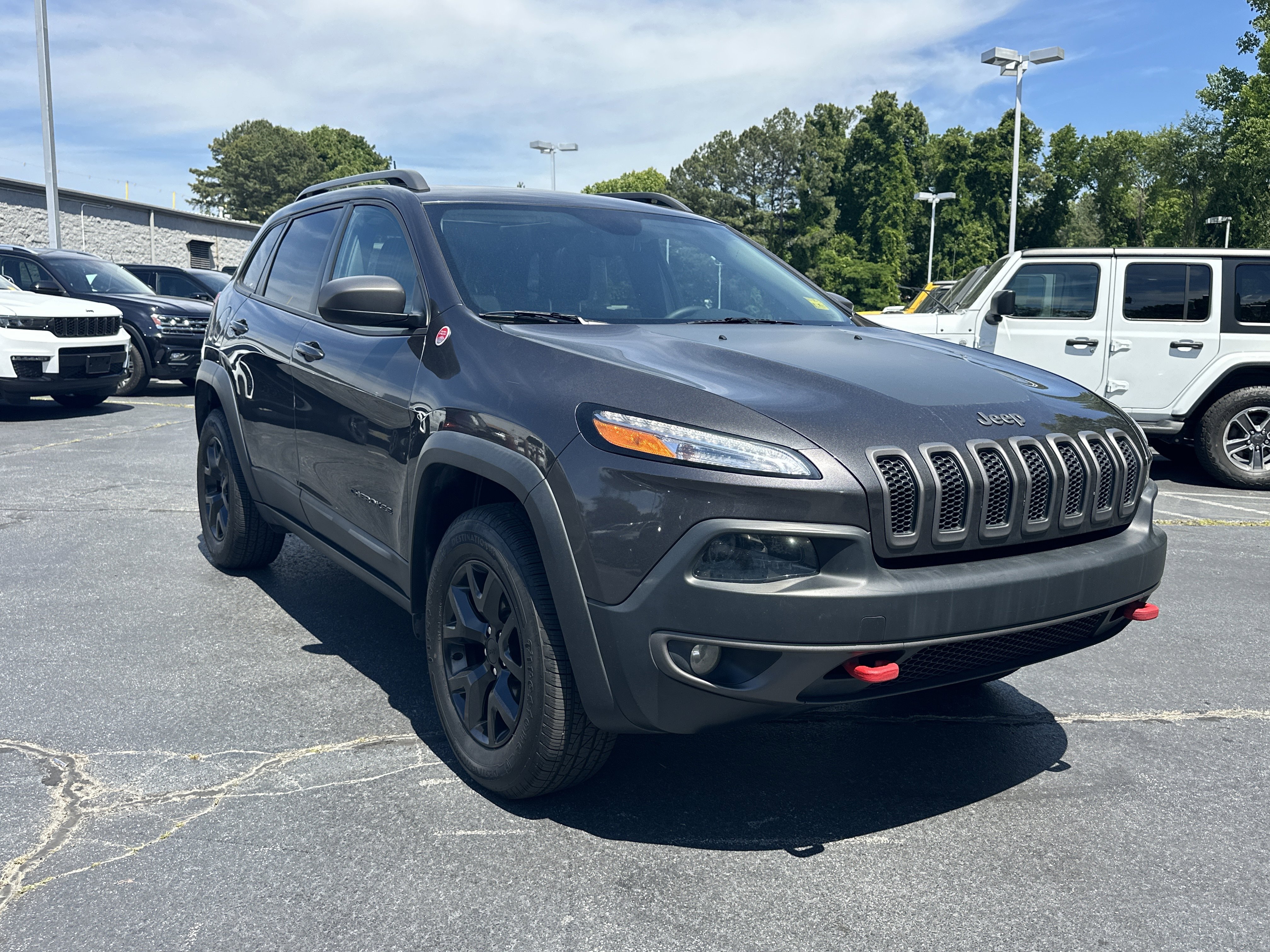 Used 2016 Jeep Cherokee Trailhawk w/ Comfort/Convenience Group AWD/4WD image 2