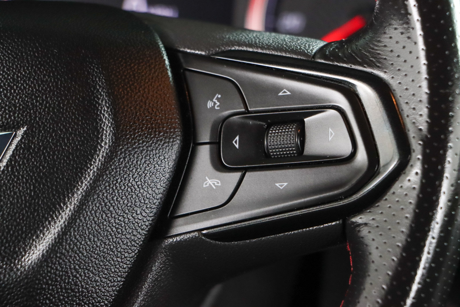 Used 2021 Chevrolet TrailBlazer RS w/ Technology Package FWD image 14