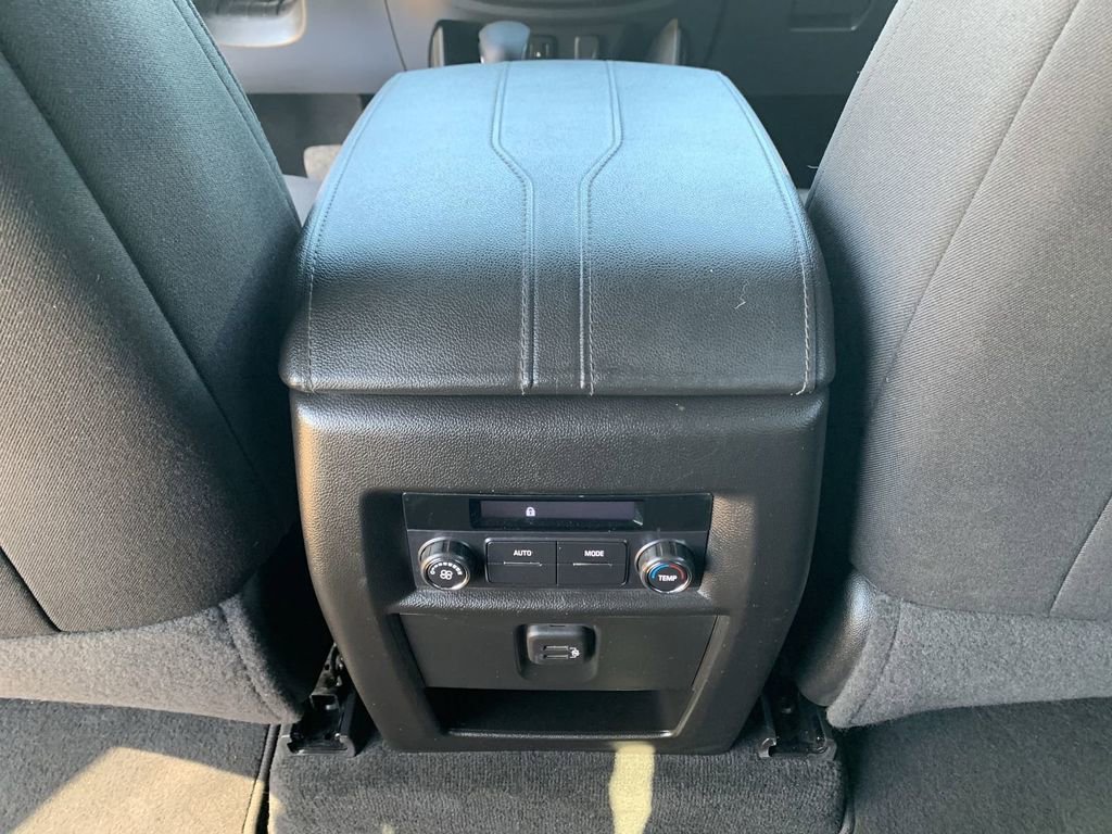 Used 2023 Chevrolet Traverse LT FWD image 19