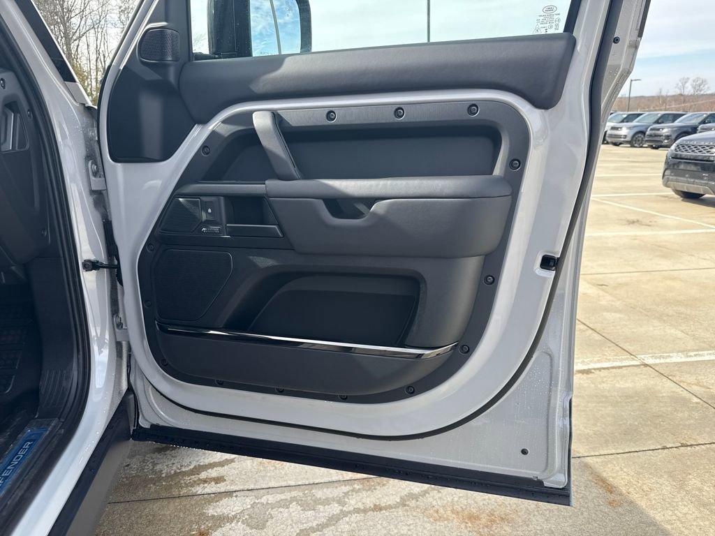 New 2026 Land Rover Defender 110 OCTA AWD/4WD image 15