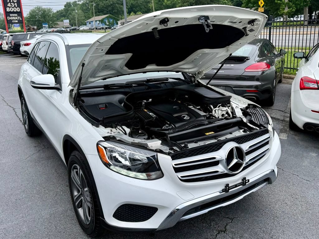 Used 2019 Mercedes-Benz GLC 300 4MATIC image 4