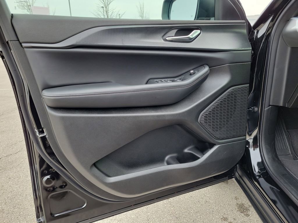 New 2025 Jeep Grand Cherokee Laredo X w/ Luxury Tech Group I image 18