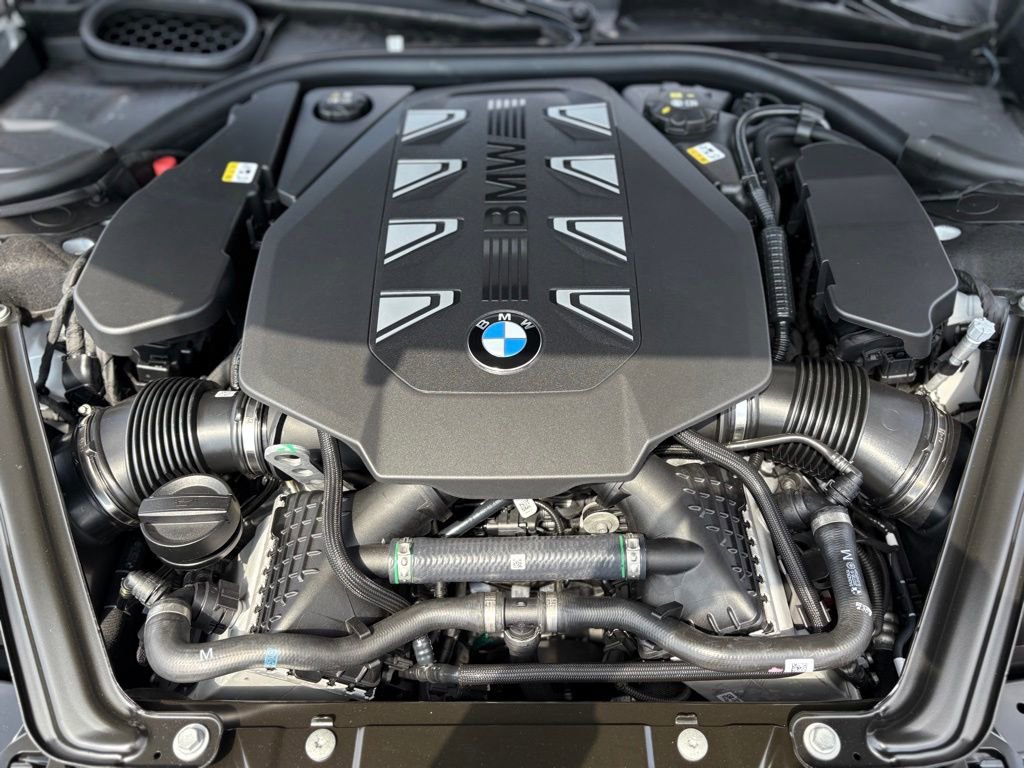 Certified 2025 BMW 760i xDrive w/ Executive Package image 25
