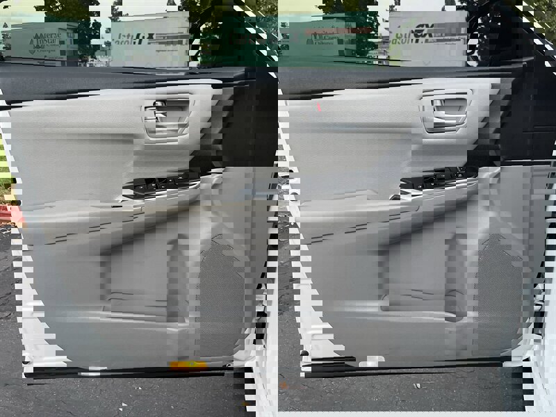 Used 2017 Toyota Camry SE image 27