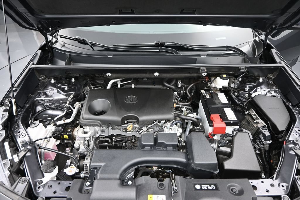 Used 2024 Toyota RAV4 XLE AWD/4WD image 2