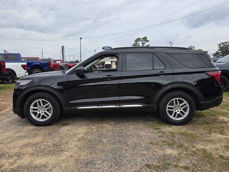 Used 2025 Ford Explorer Active w/ Active Comfort Package RWD image 5