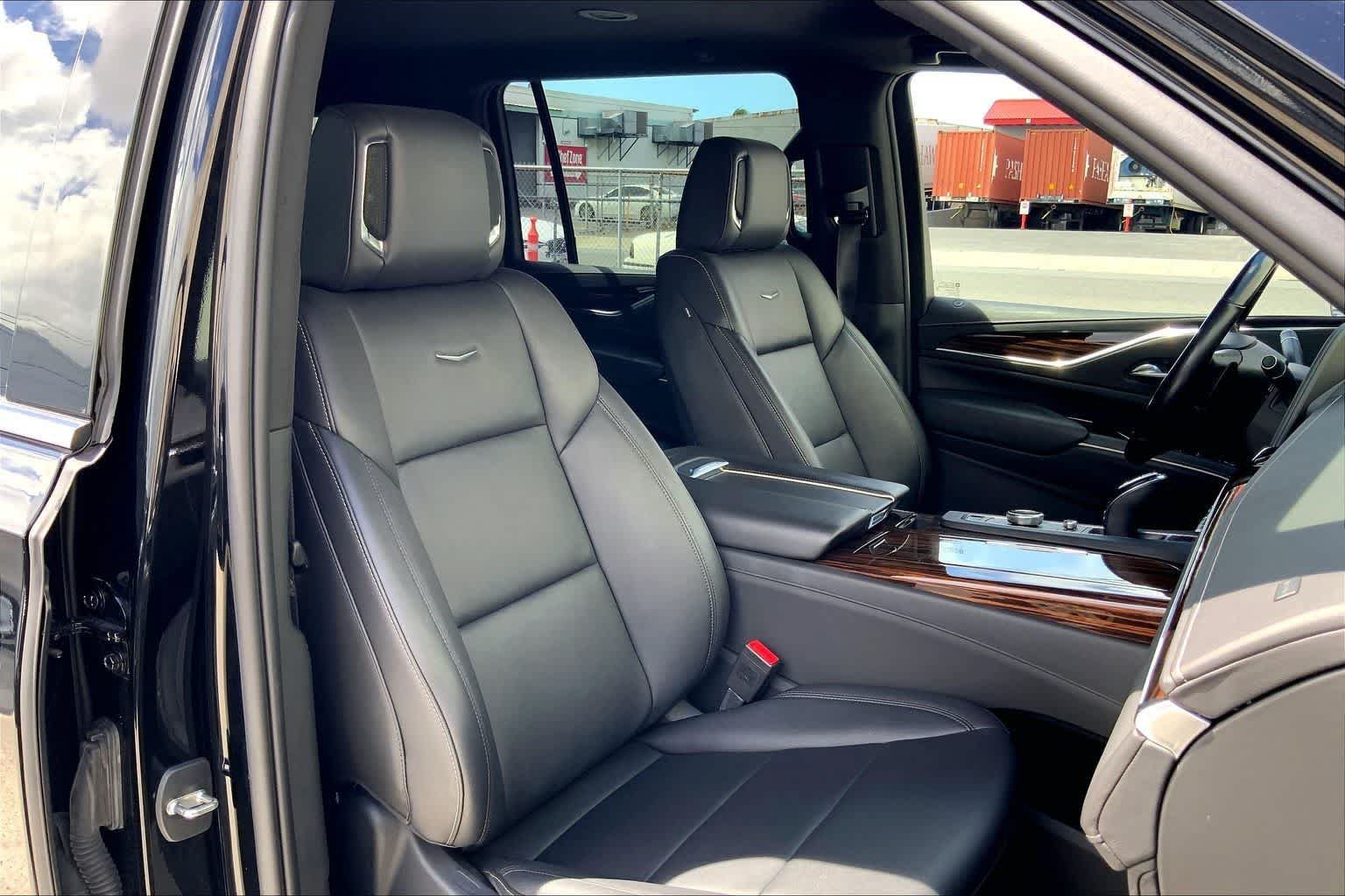 Used 2023 Cadillac Escalade ESV Luxury RWD image 13