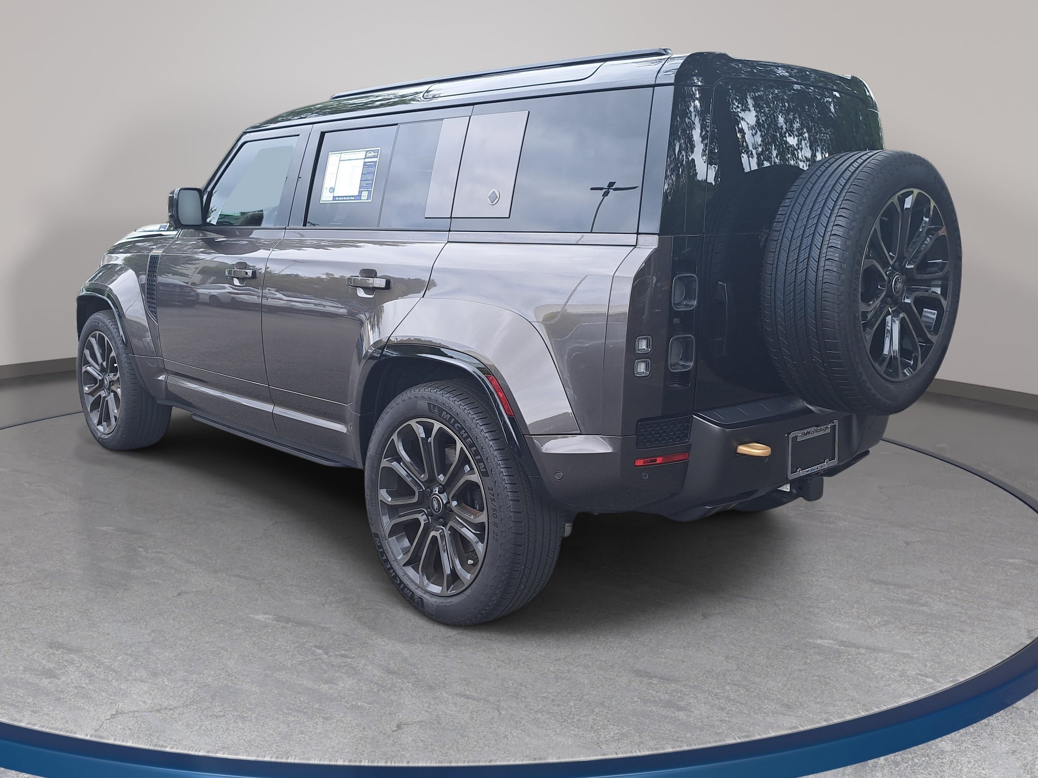 Used 2025 Land Rover Defender 110 AWD/4WD image 7