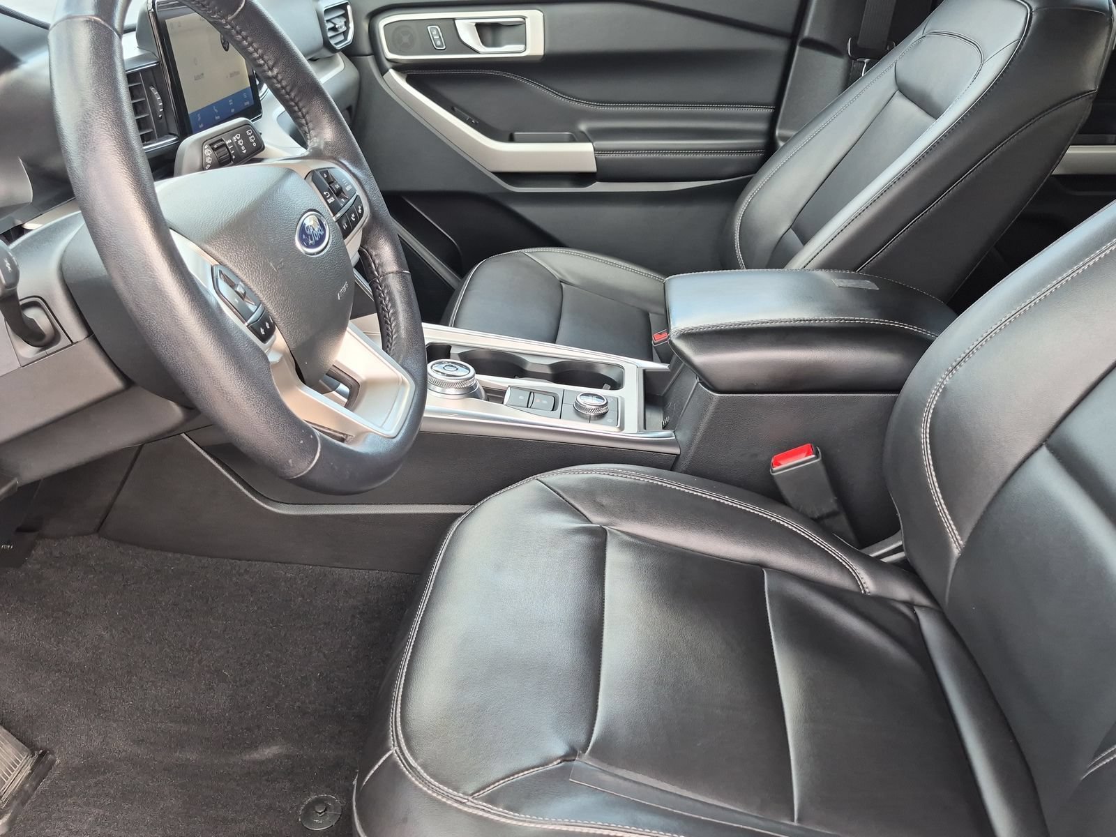 Used 2023 Ford Explorer XLT w/ Equipment Group 202A AWD/4WD image 17
