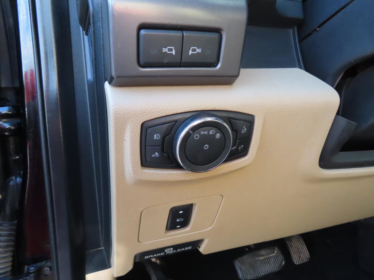 Used 2017 Ford F350 XLT w/ XLT Premium Package AWD/4WD image 32