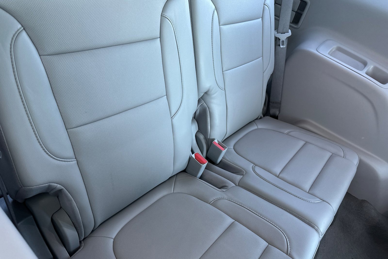 Used 2023 GMC Acadia SLT image 18