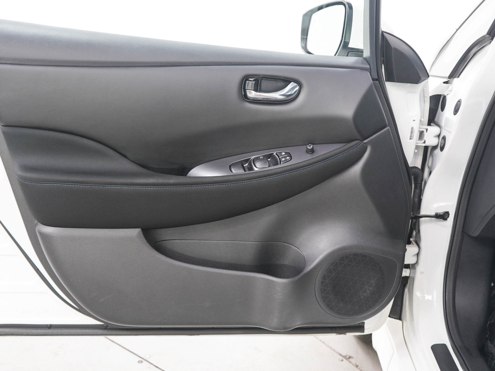 Used 2025 Nissan Leaf S FWD image 18