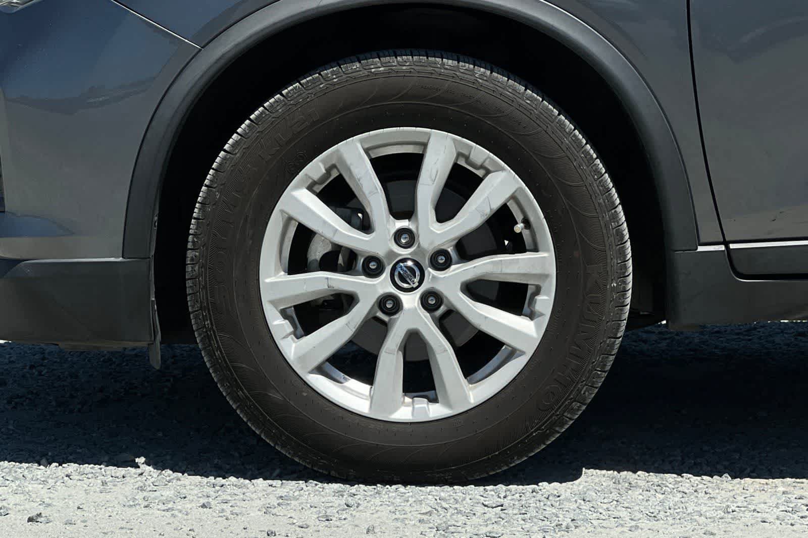 Used 2019 Nissan Rogue S w/ Special Edition Package FWD image 12
