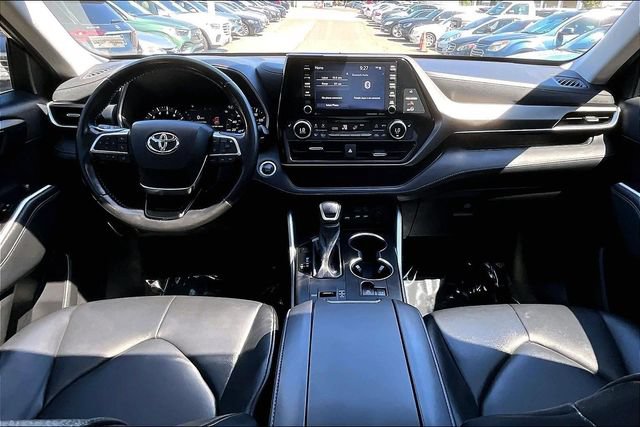 Used 2021 Toyota Highlander XLE FWD image 12
