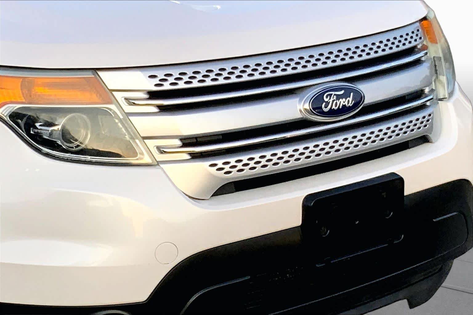 Used 2015 Ford Explorer XLT w/ Equipment Group 202B FWD image 27