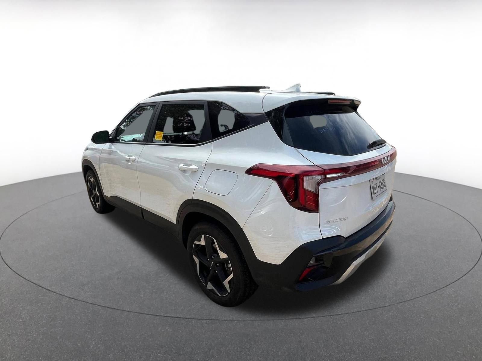 Used 2025 Kia Seltos S image 3