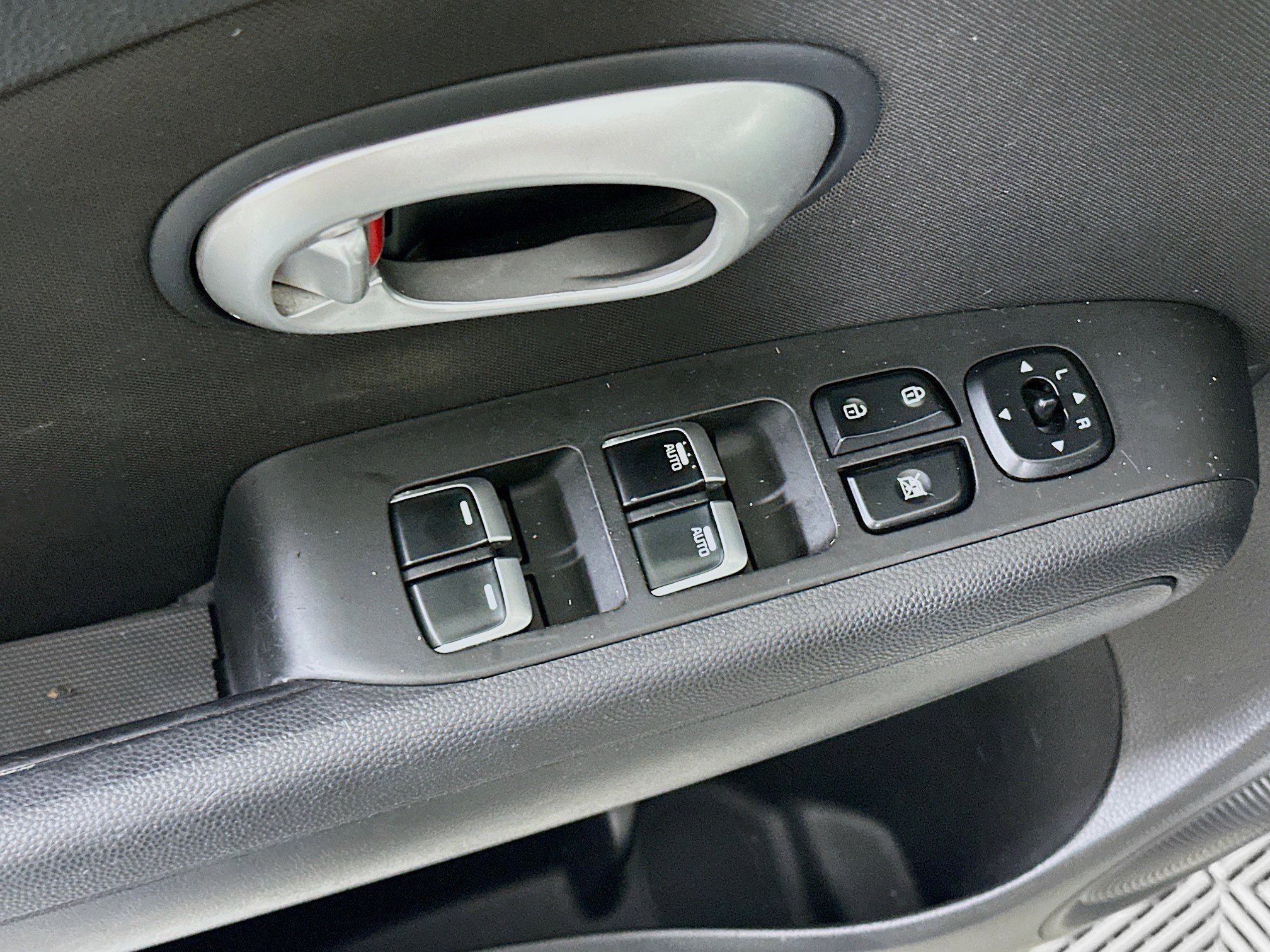 Used 2018 Kia Soul + FWD image 15