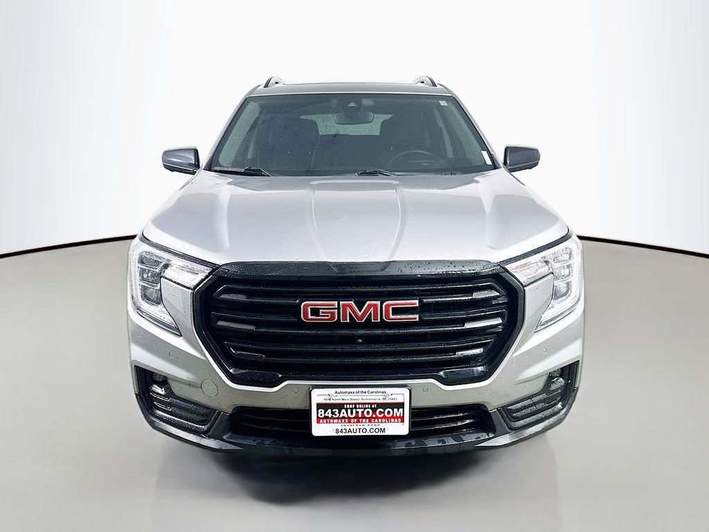 Used 2023 GMC Terrain SLT w/ Tech Package FWD image 2