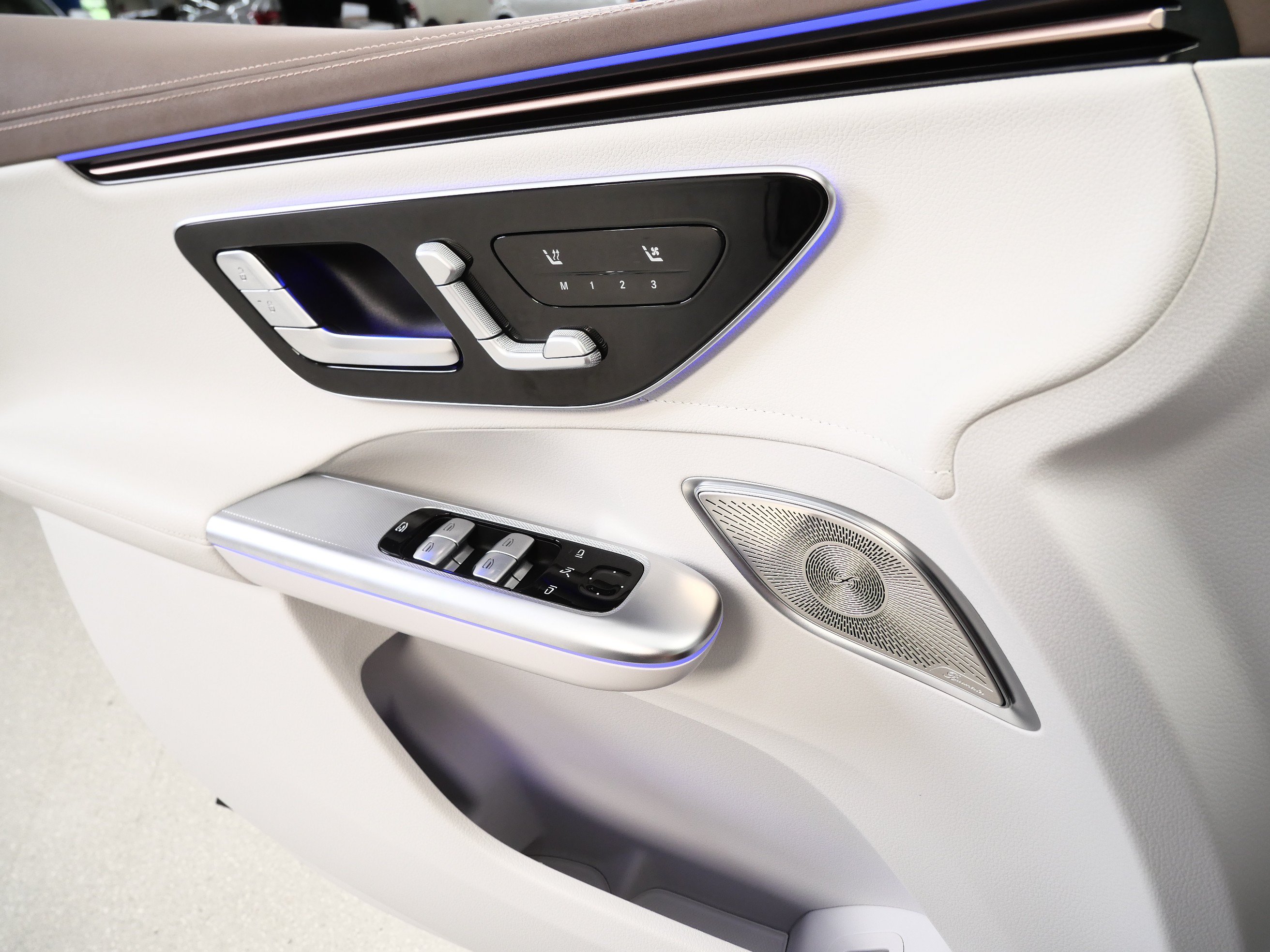 Certified 2023 Mercedes-Benz EQE 350+ 4MATIC SUV w/ Exclusive Trim Package image 32