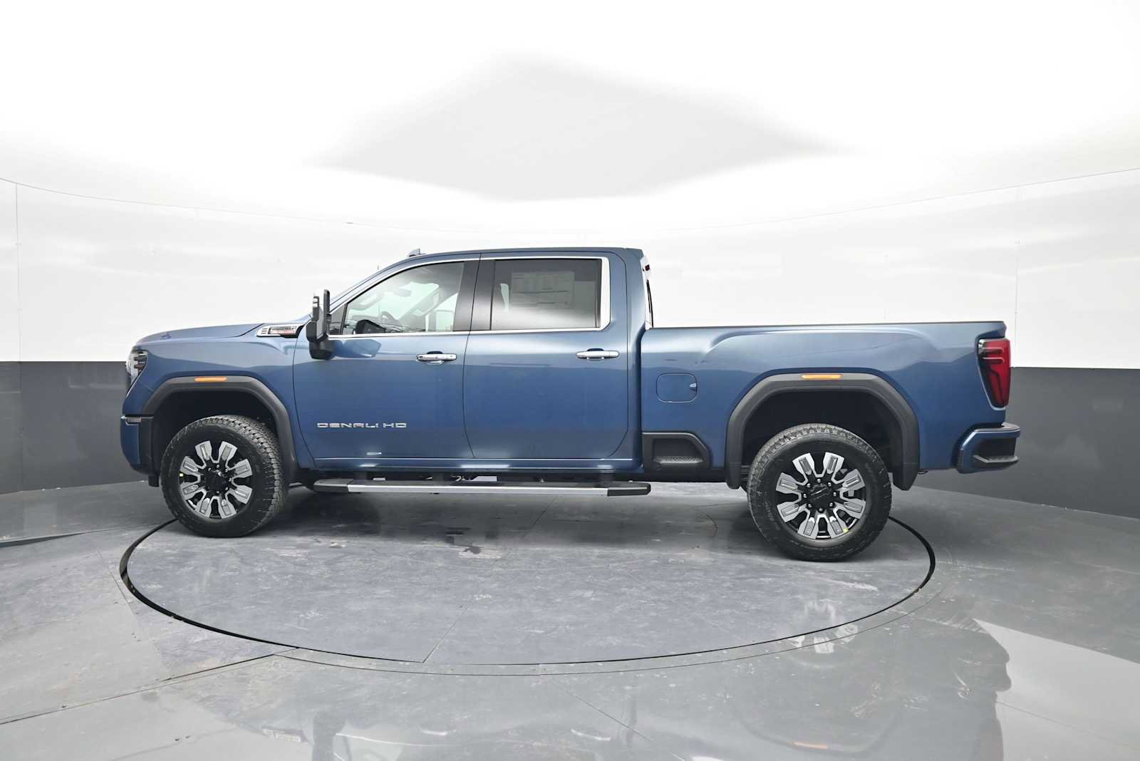 New 2026 GMC Sierra 2500 Denali w/ Denali Reserve Package AWD/4WD image 5