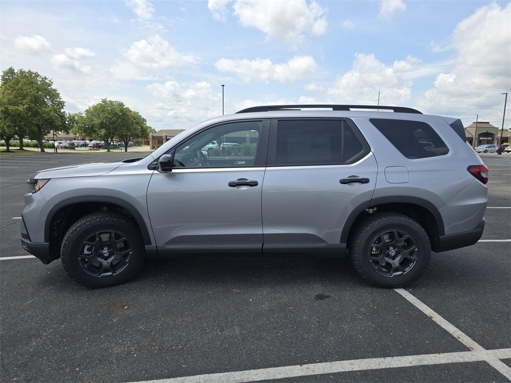 New 2025 Honda Pilot TrailSport image 17