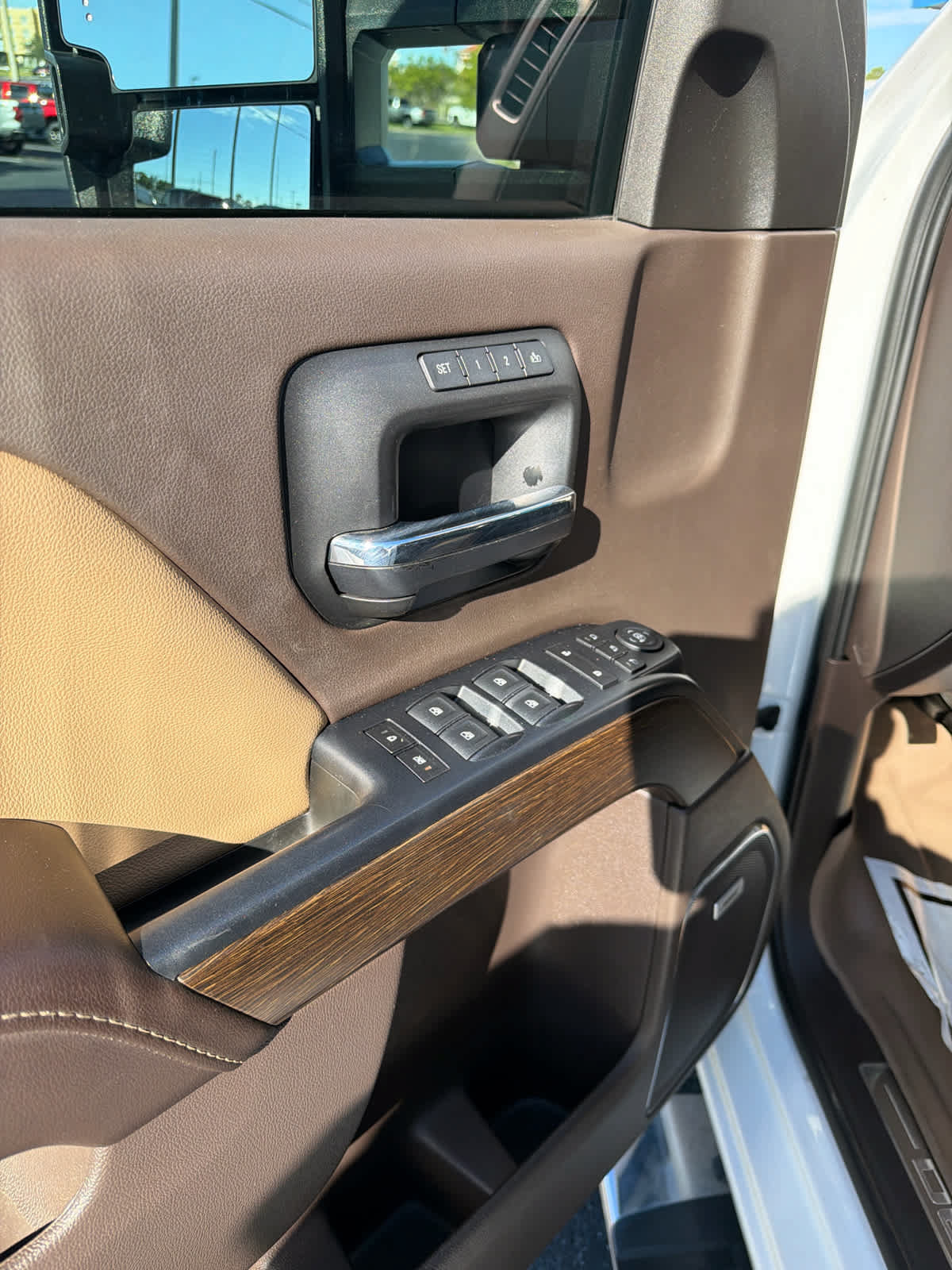 Used 2017 GMC Sierra 2500 Denali w/ Duramax Plus Package AWD/4WD image 11