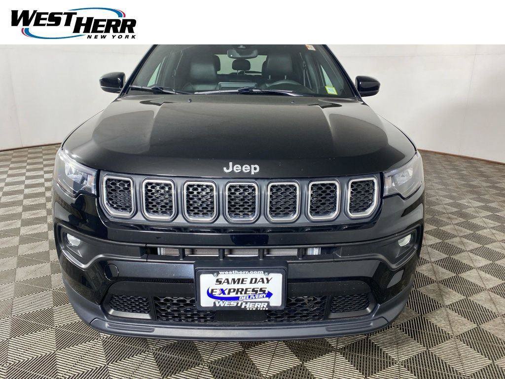 Used 2023 Jeep Compass Latitude w/ Convenience Group AWD/4WD image 3