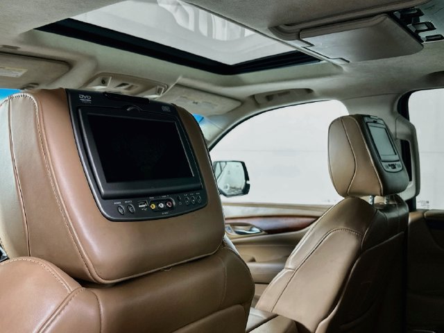 Used 2016 Cadillac Escalade Platinum AWD/4WD image 33