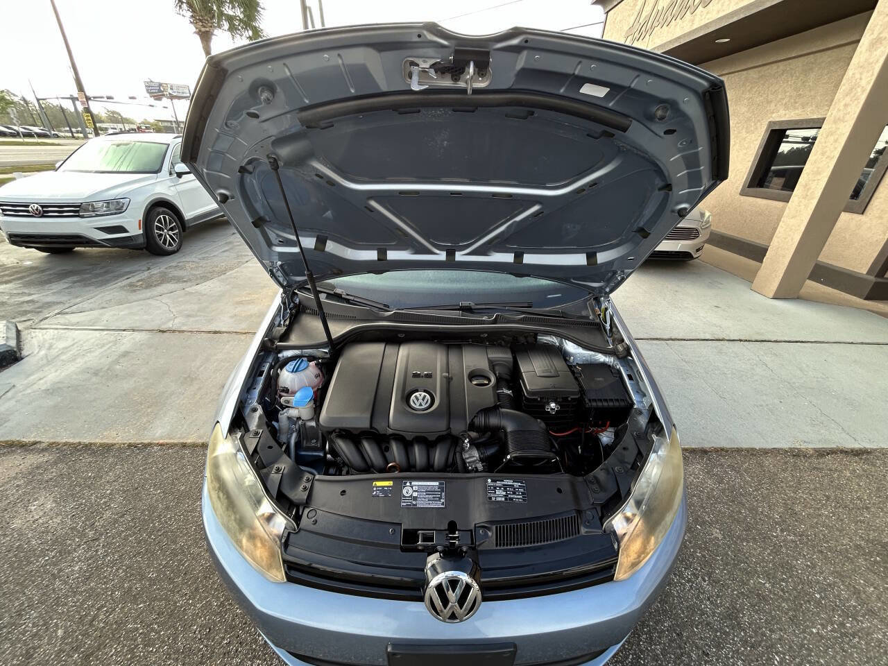 Used 2010 Volkswagen Golf 4-Door image 8