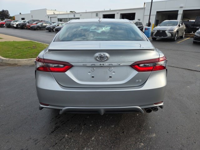 Used 2022 Toyota Camry SE FWD image 6
