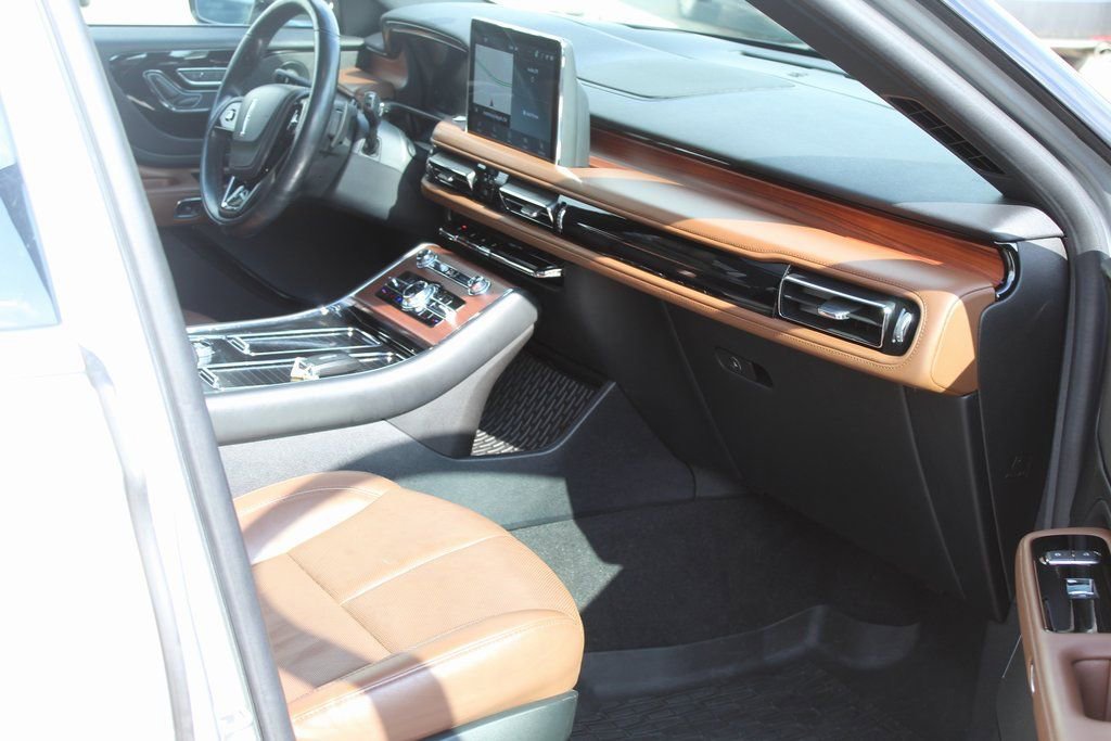 Used 2023 Lincoln Aviator Reserve w/ Equipment Group 201A image 12