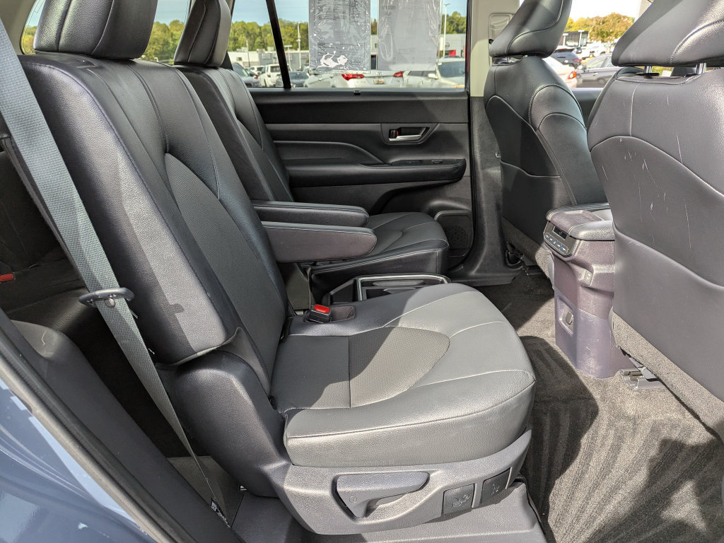 Used 2025 Toyota Grand Highlander AWD image 38