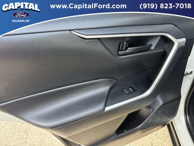 Used 2025 Toyota RAV4 LE AWD/4WD image 17