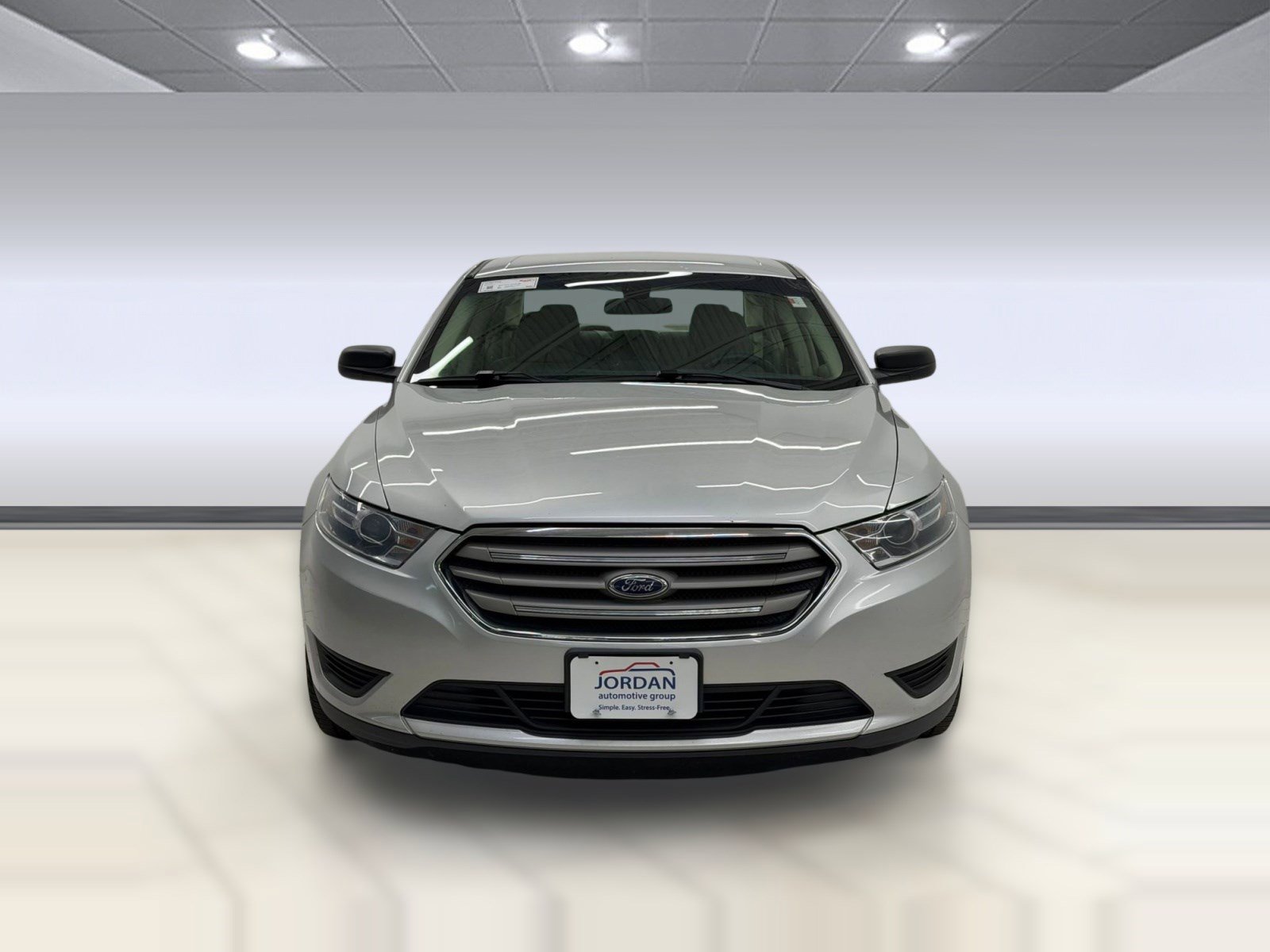 Used 2017 Ford Taurus SE image 5