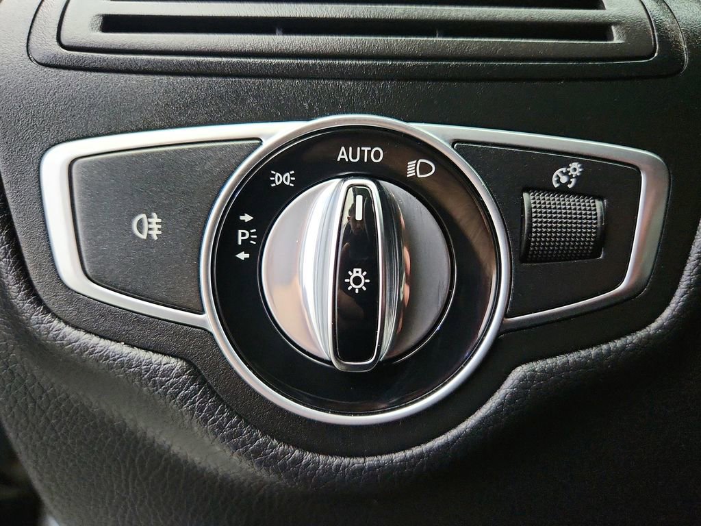 Used 2016 Mercedes-Benz GLC 300 4MATIC image 18