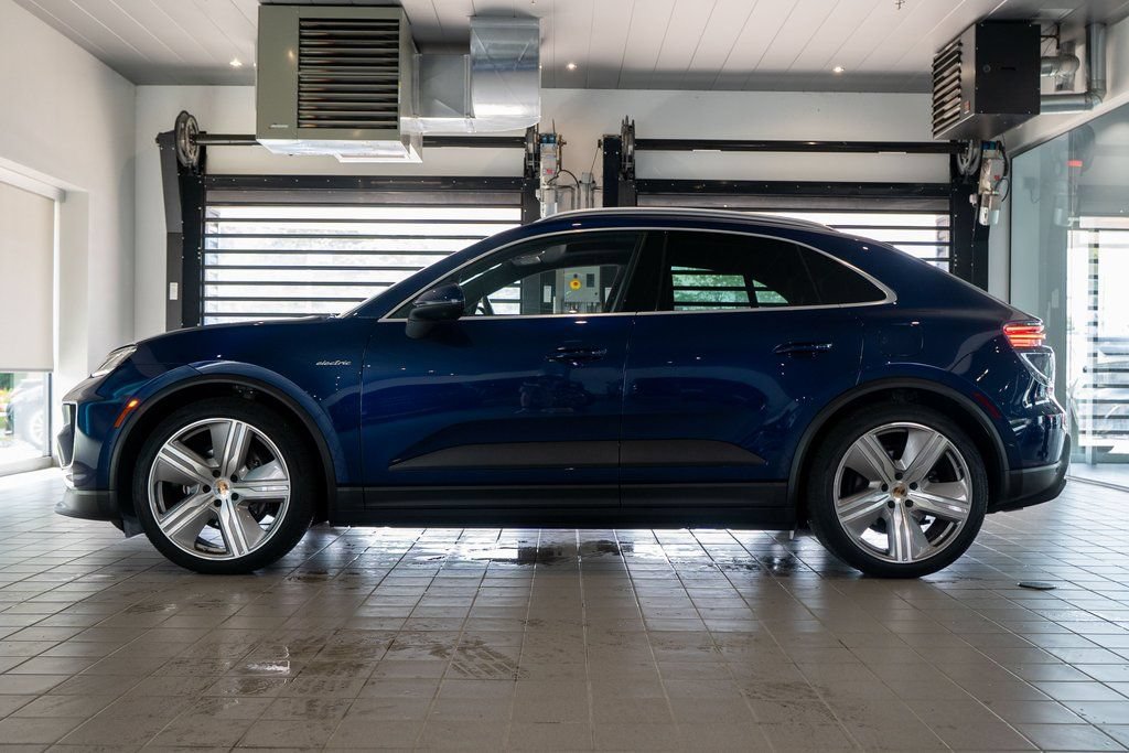 Used 2024 Porsche Macan 4 Electric AWD/4WD image 2