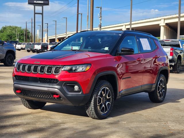 Used 2025 Jeep Compass Trailhawk image 3