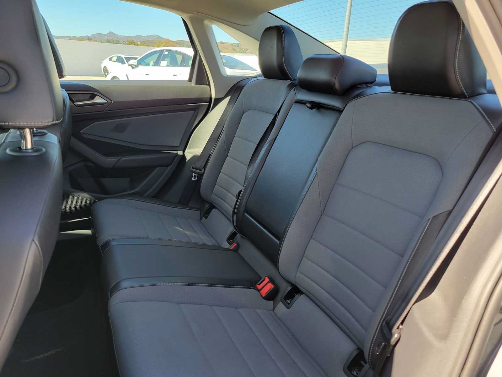 Used 2026 Volkswagen Jetta SE FWD image 16