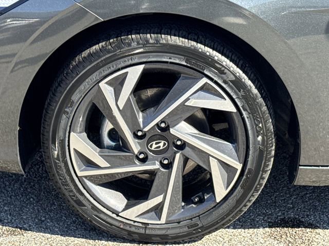Used 2025 Hyundai Elantra SEL image 23