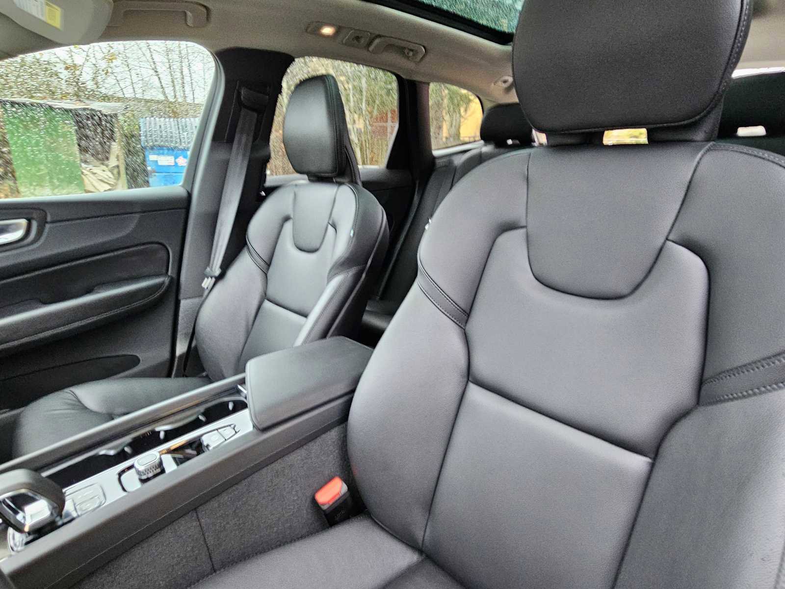 Certified 2025 Volvo XC60 B5 Core w/ Protection Package Premier image 52