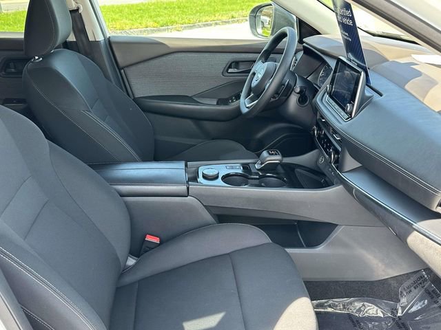 Used 2023 Nissan Rogue S image 9