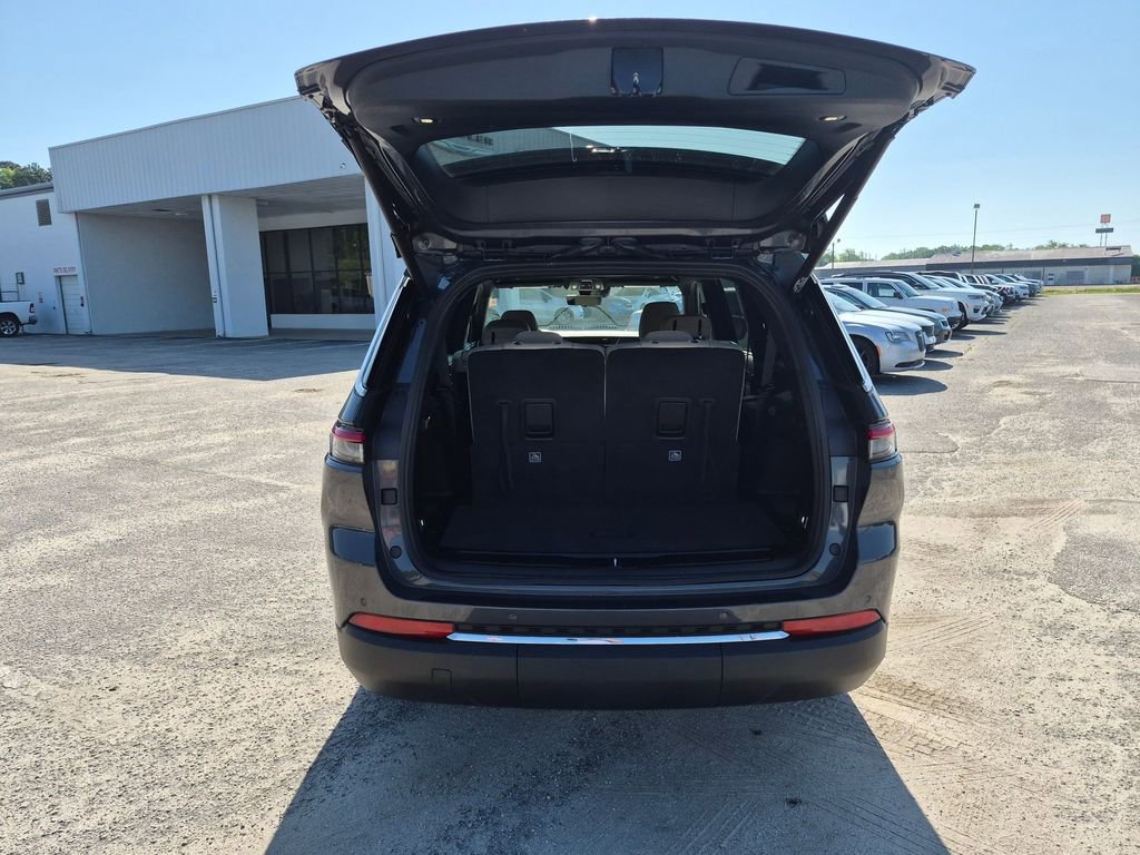 Used 2025 Jeep Grand Cherokee L Limited w/ Luxury Tech Group II image 32