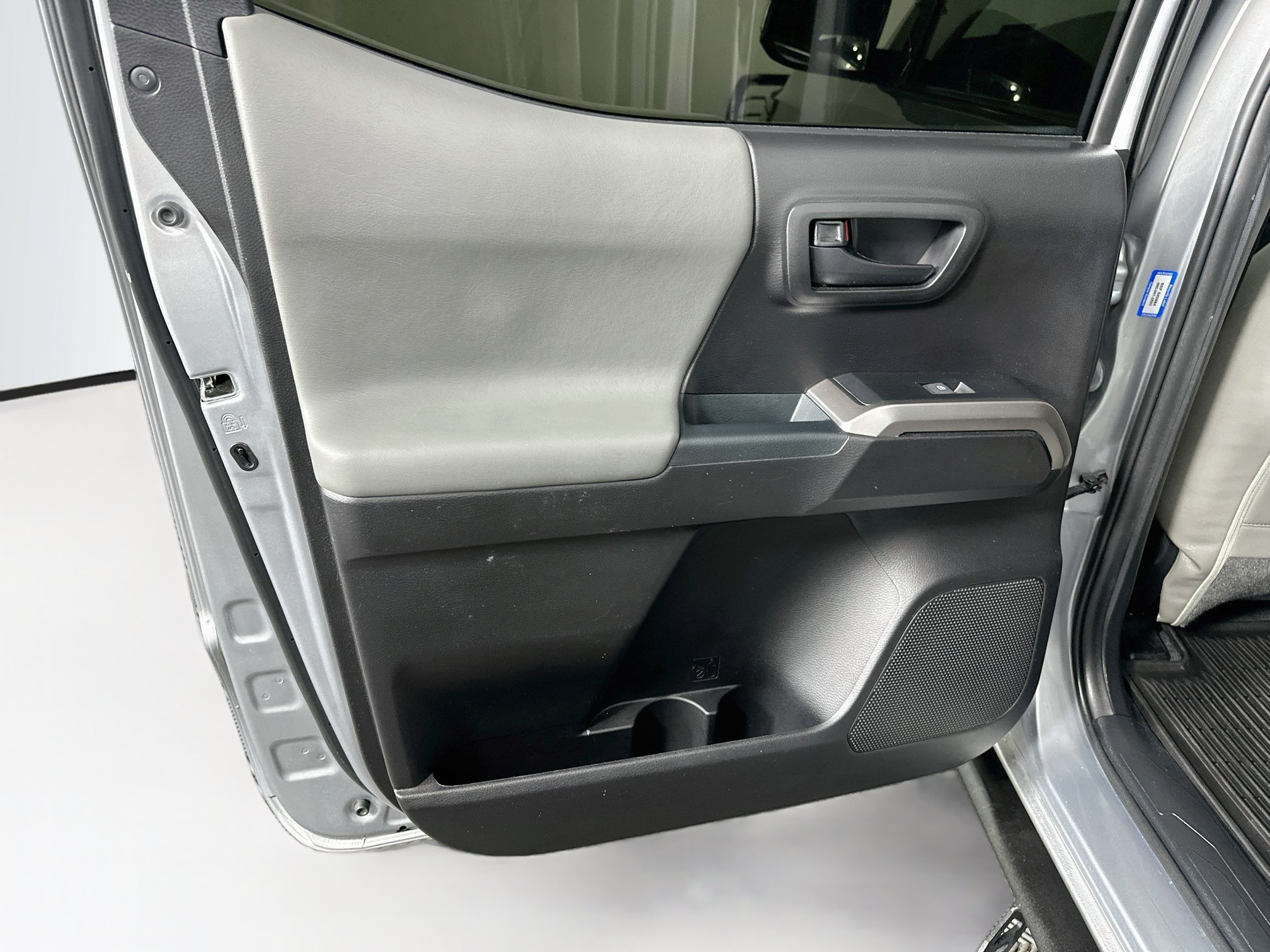Used 2021 Toyota Tacoma SR5 RWD image 26