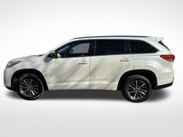 Used 2018 Toyota Highlander XLE image 2
