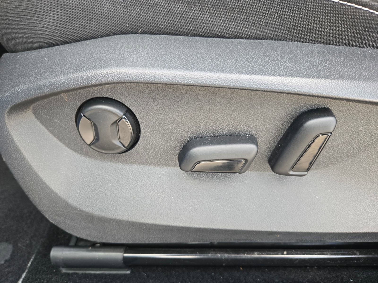 Used 2023 Volkswagen Taos SE image 23