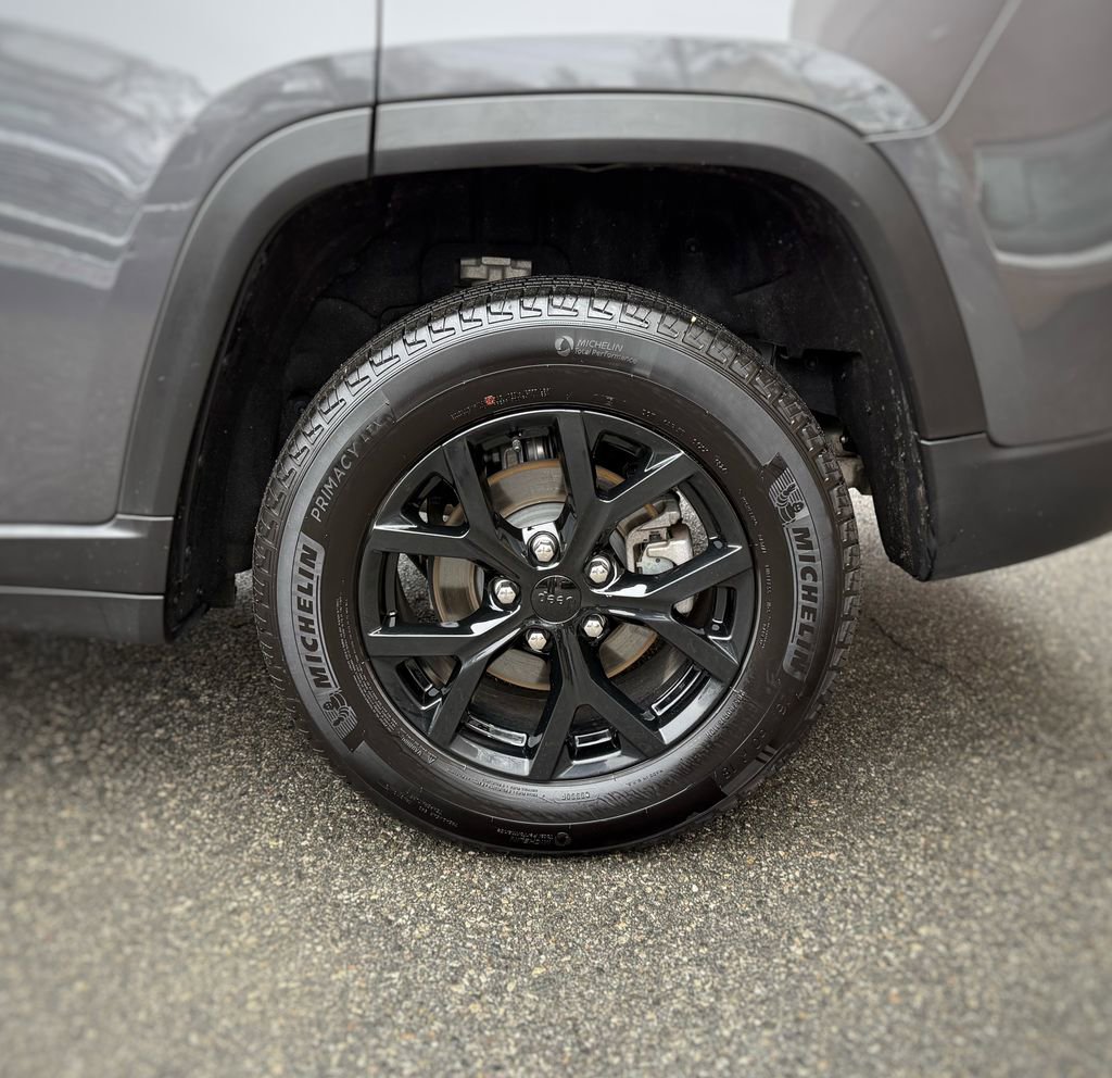 Used 2024 Jeep Grand Cherokee Altitude image 16