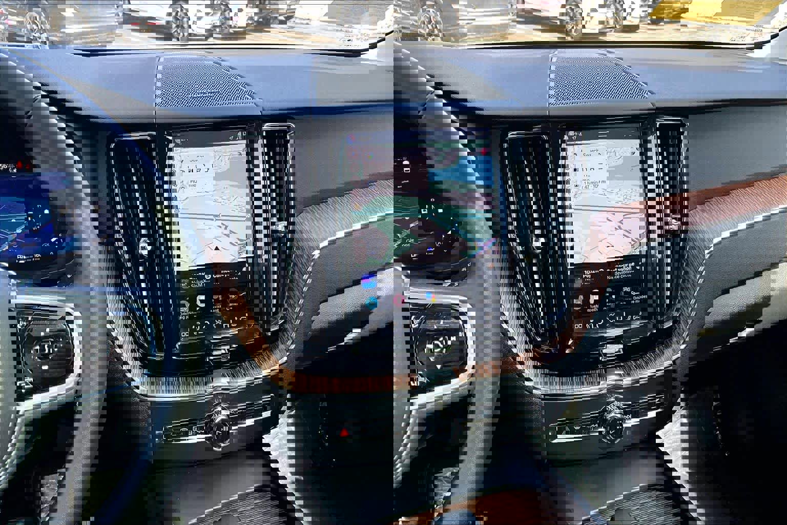 Certified 2023 Volvo XC60 B5 Plus w/ Climate Package image 7